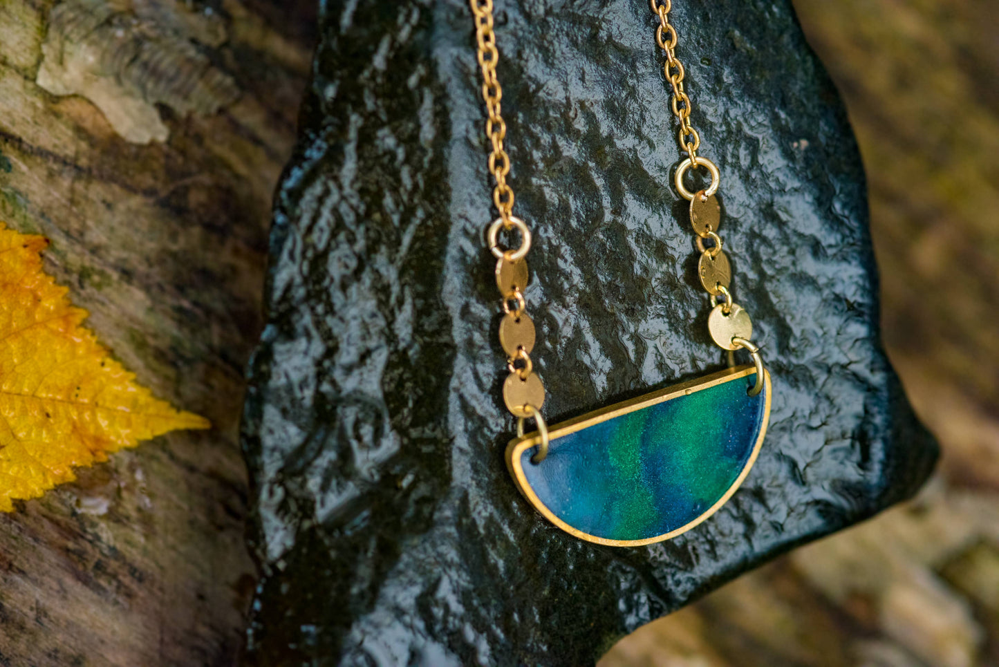 Mood Swings Necklace - Borealis