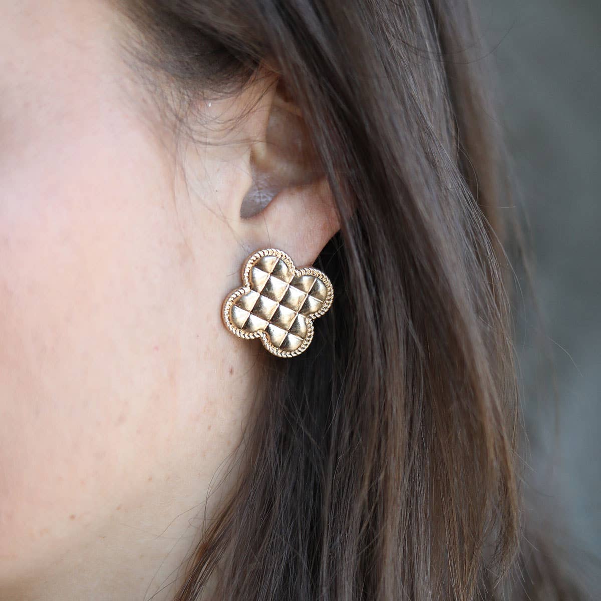 Rue Quilted Metal Clover Statement Stud Earrings in Worn Gold