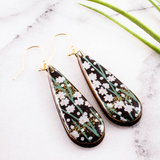 No Man's Land - Black Daisy Teardrop Earrings