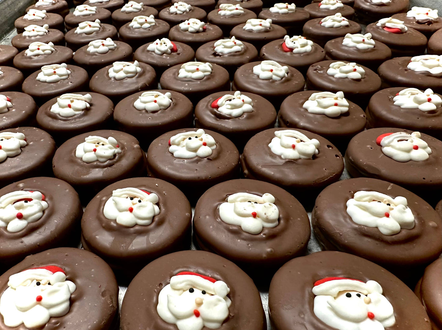 O'Shea's Candies Sweet Shop - Christmas Santa Face🎅 O’Oreo w/ Milk Chocolate 3 Pack