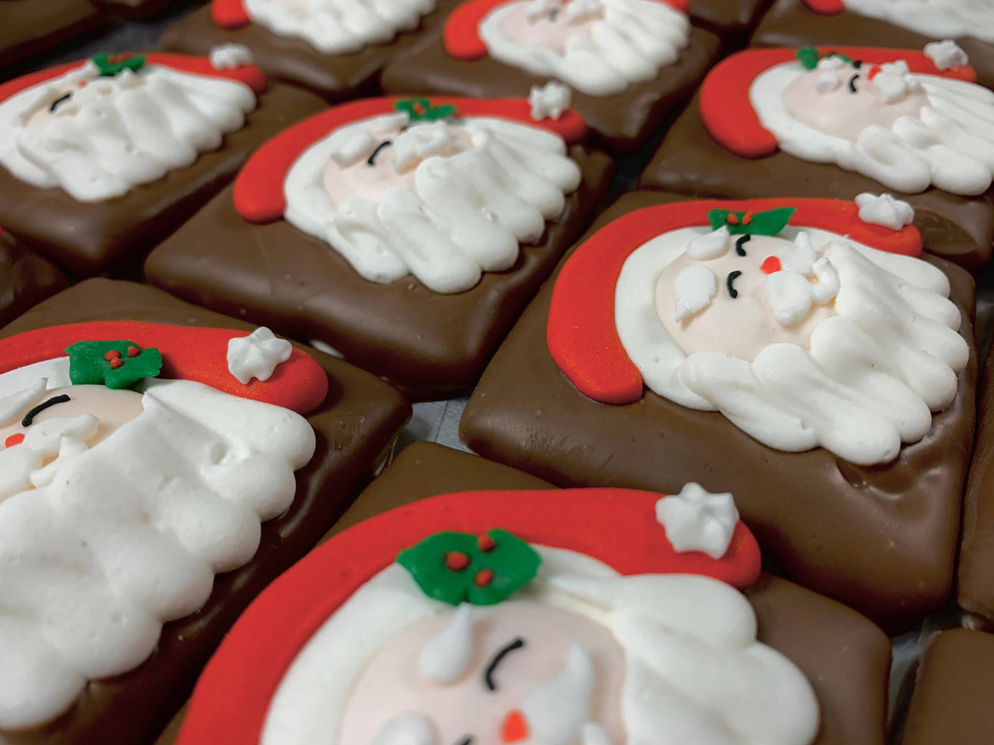 O'Shea's Candies Sweet Shop - Christmas O’Santa Face🎅Milk Choc Graham Cracker 1PK w/ Bow