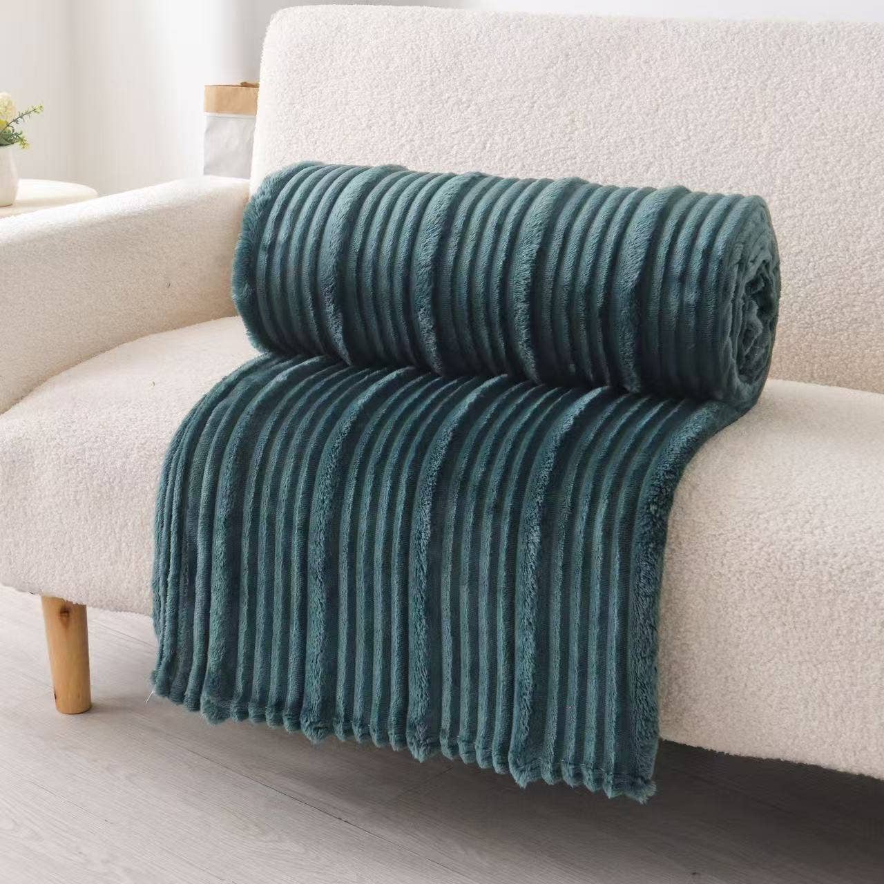 FLUFFERY - Plush Flunnel Throw – Ultra Soft Ribbed Blanket Texture