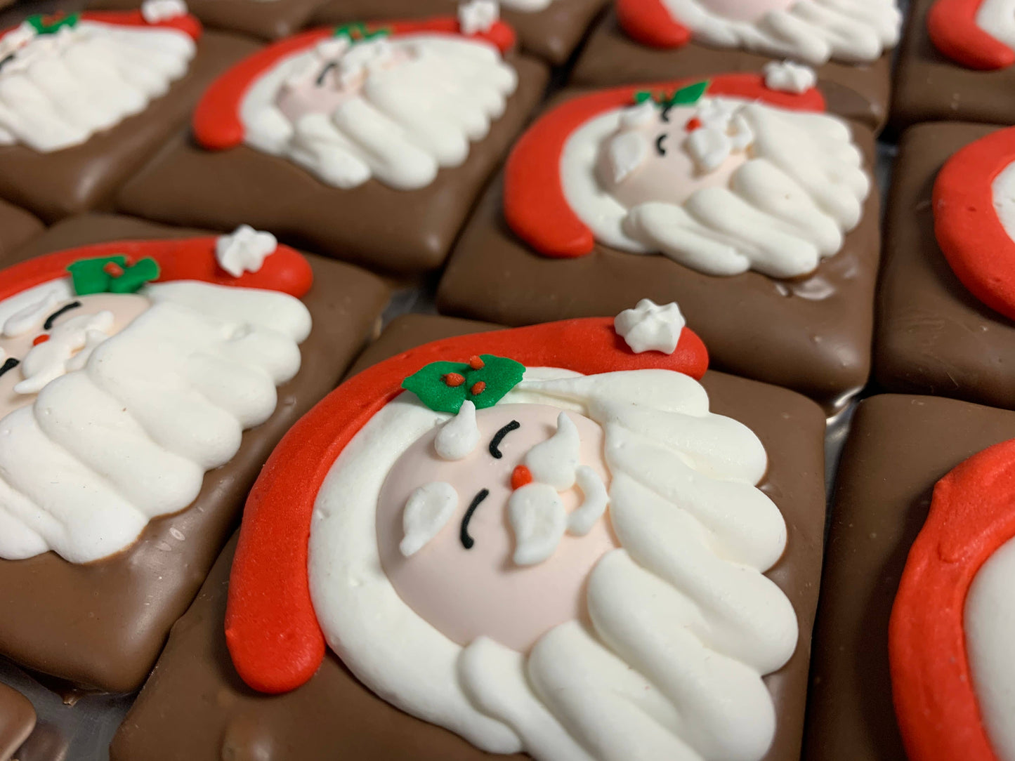 O'Shea's Candies Sweet Shop - Christmas O’Santa Face🎅Milk Choc Graham Cracker 1PK w/ Bow