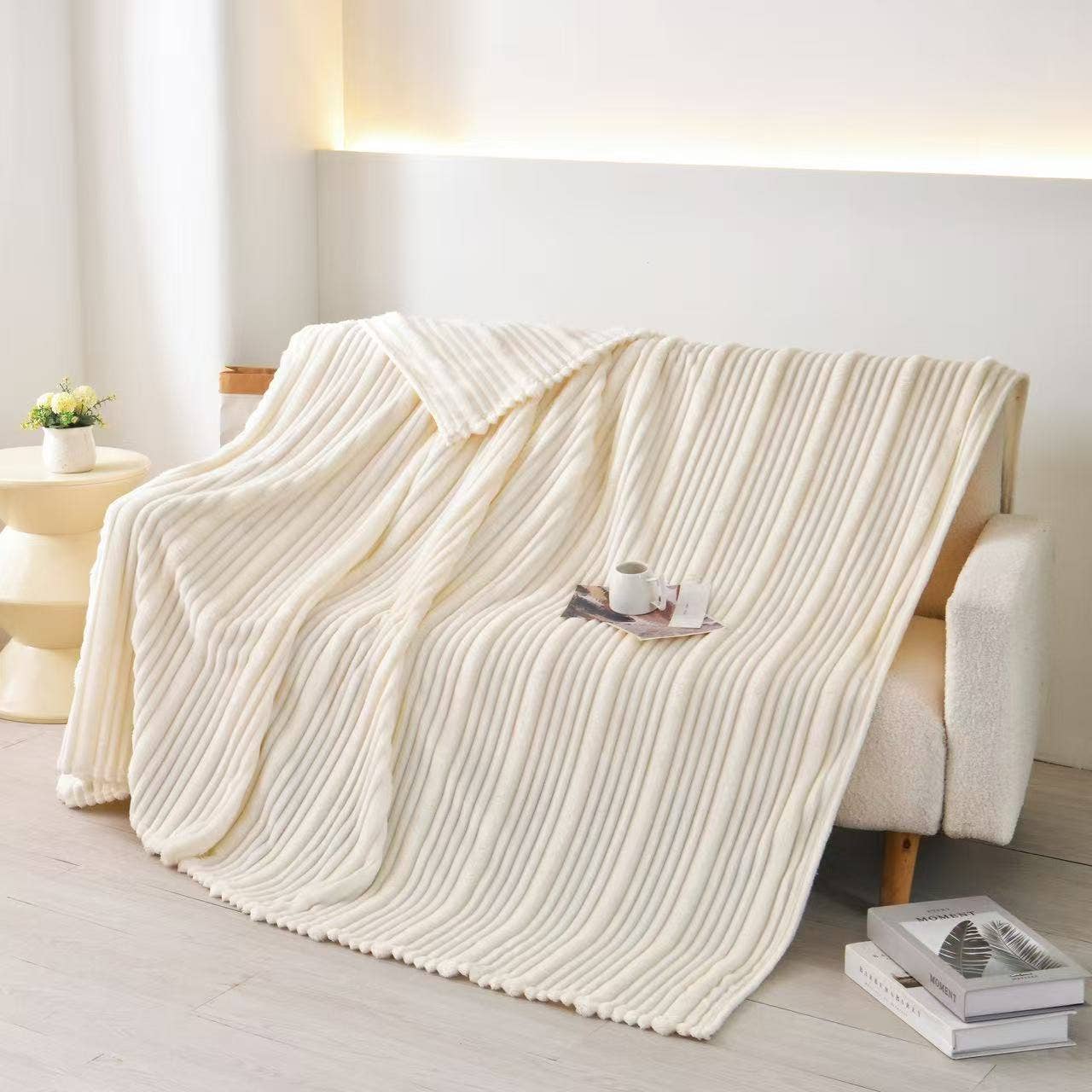FLUFFERY - Plush Flunnel Throw – Ultra Soft Ribbed Blanket Texture
