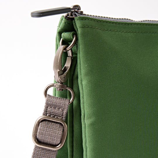 Carnaby Crossbody Bag Extra Large in Artichoke