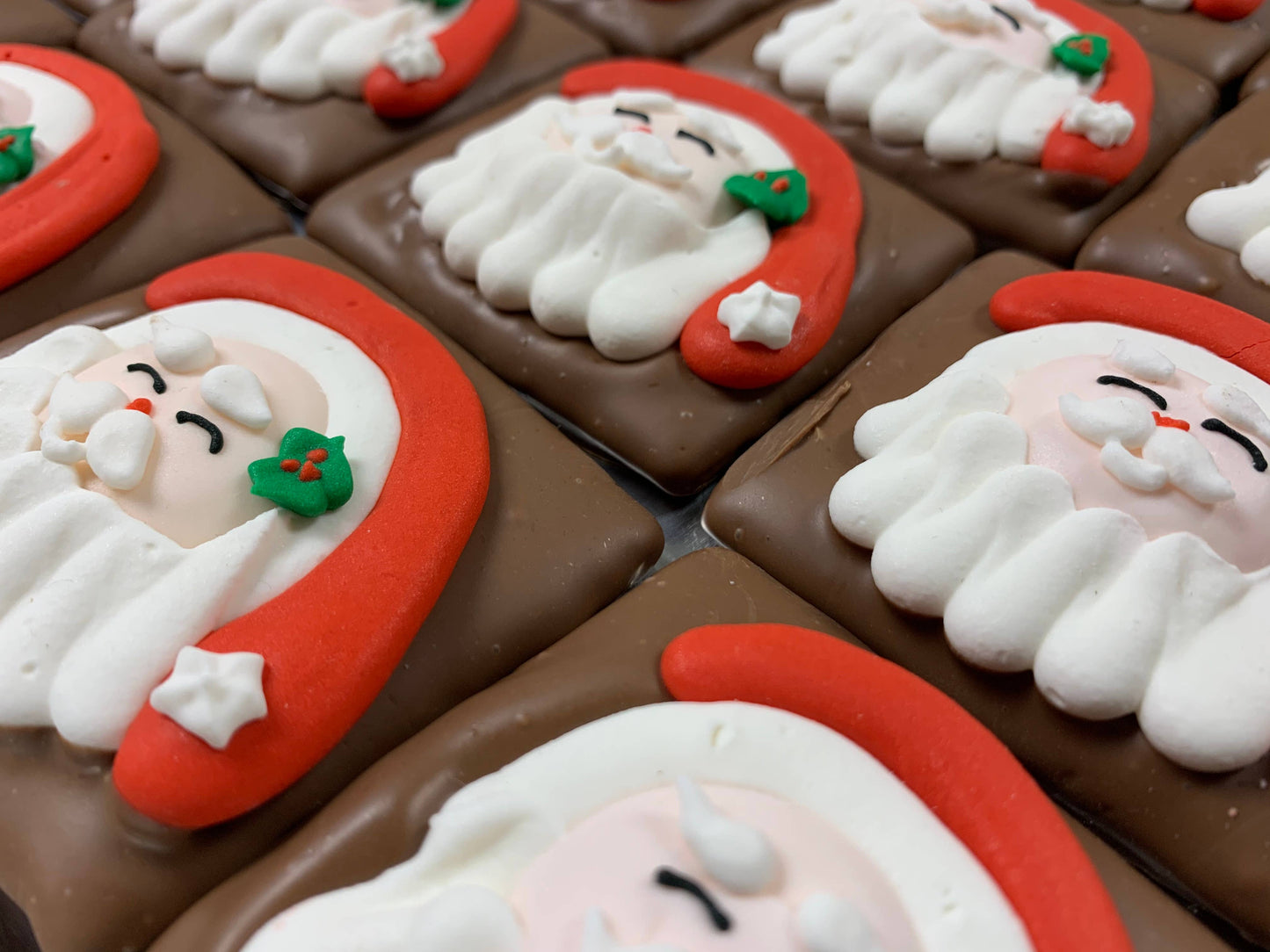 O'Shea's Candies Sweet Shop - Christmas O’Santa Face🎅Milk Choc Graham Cracker 1PK w/ Bow