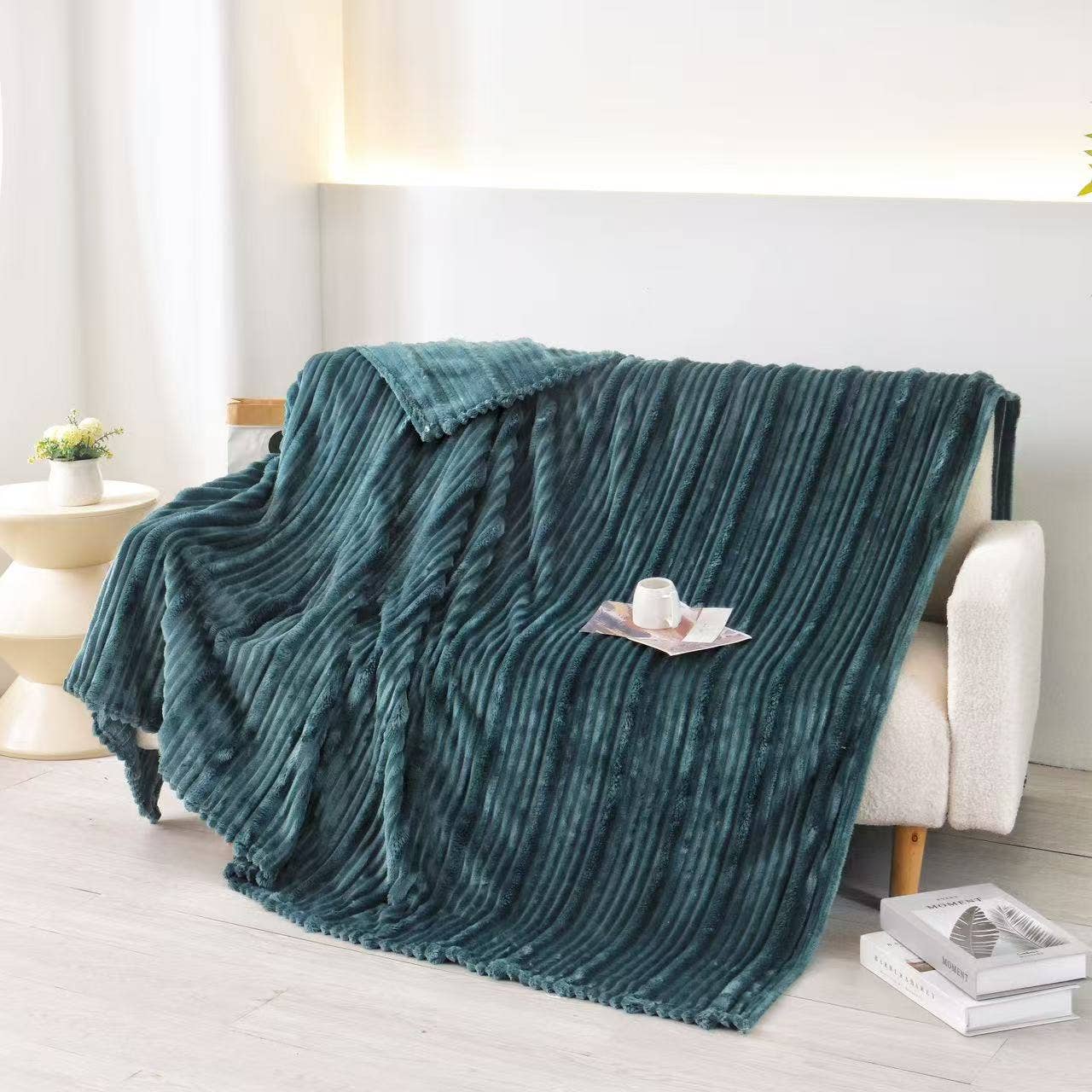 FLUFFERY - Plush Flunnel Throw – Ultra Soft Ribbed Blanket Texture